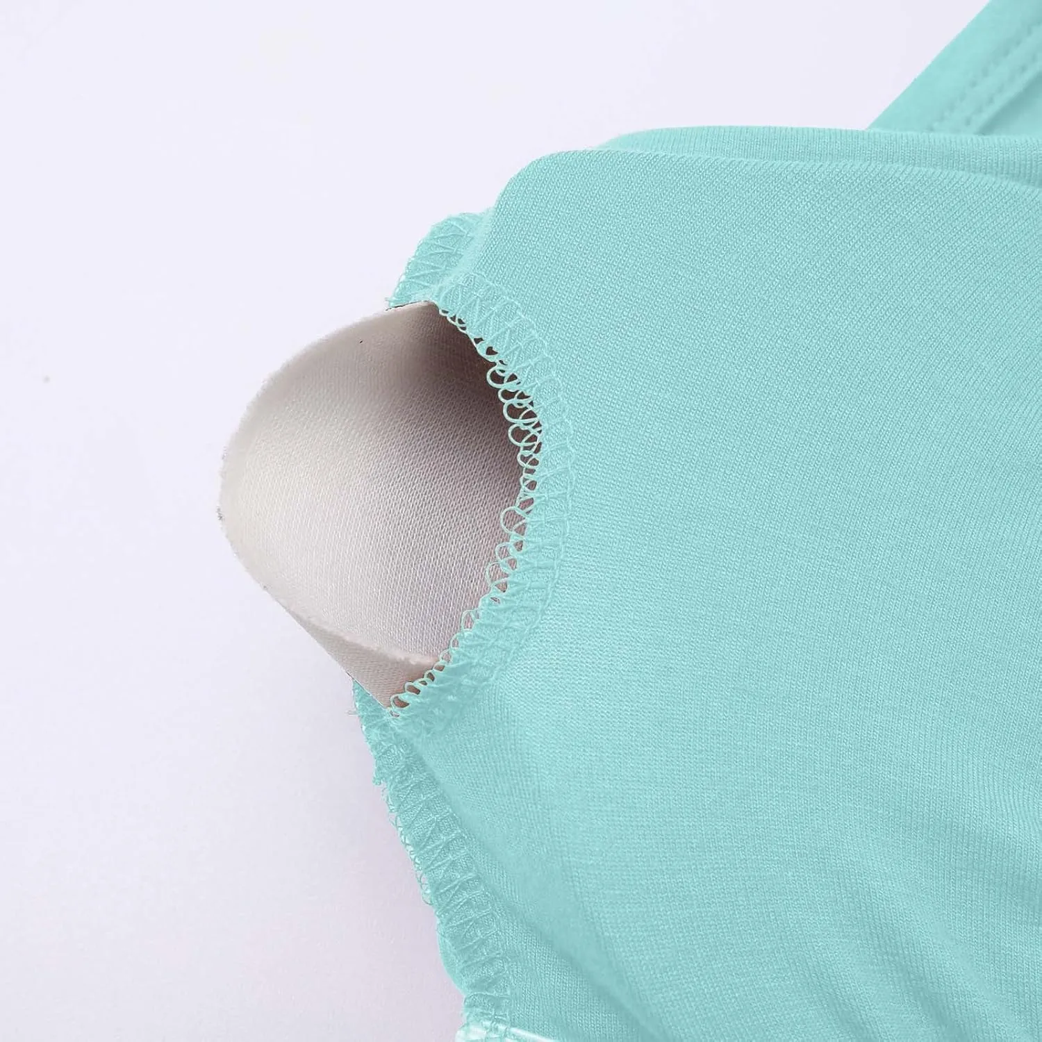 Women Tank Tops with Built in Bras Spaghetti Strap Camisole Layer Undershirt 2025 New Casual Workout Yoga Vest